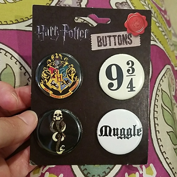 Harry Potter Pins - Picture 1 of 2